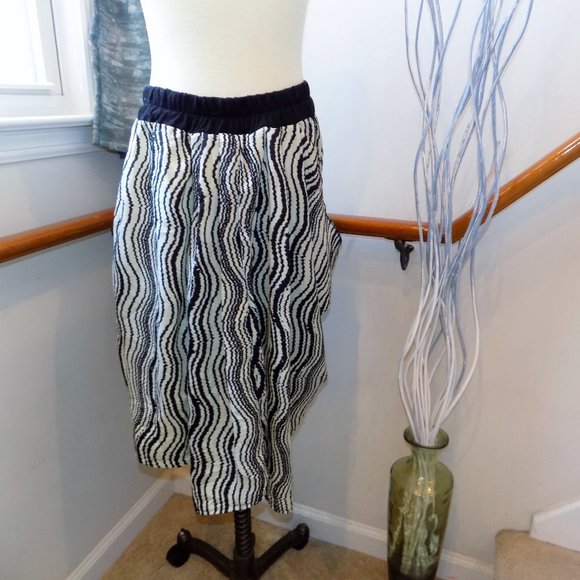 GOLD FLAVA Cream & Black Abstract Print Wrap Skirt Plus Size 18 - Picture 2 of 2